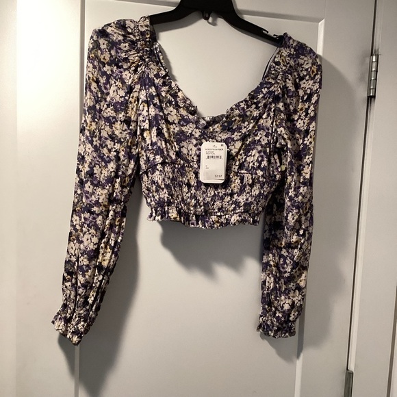 Nwt Elodie Long sleeve floral smocked crop top Size medium - Picture 4 of 4